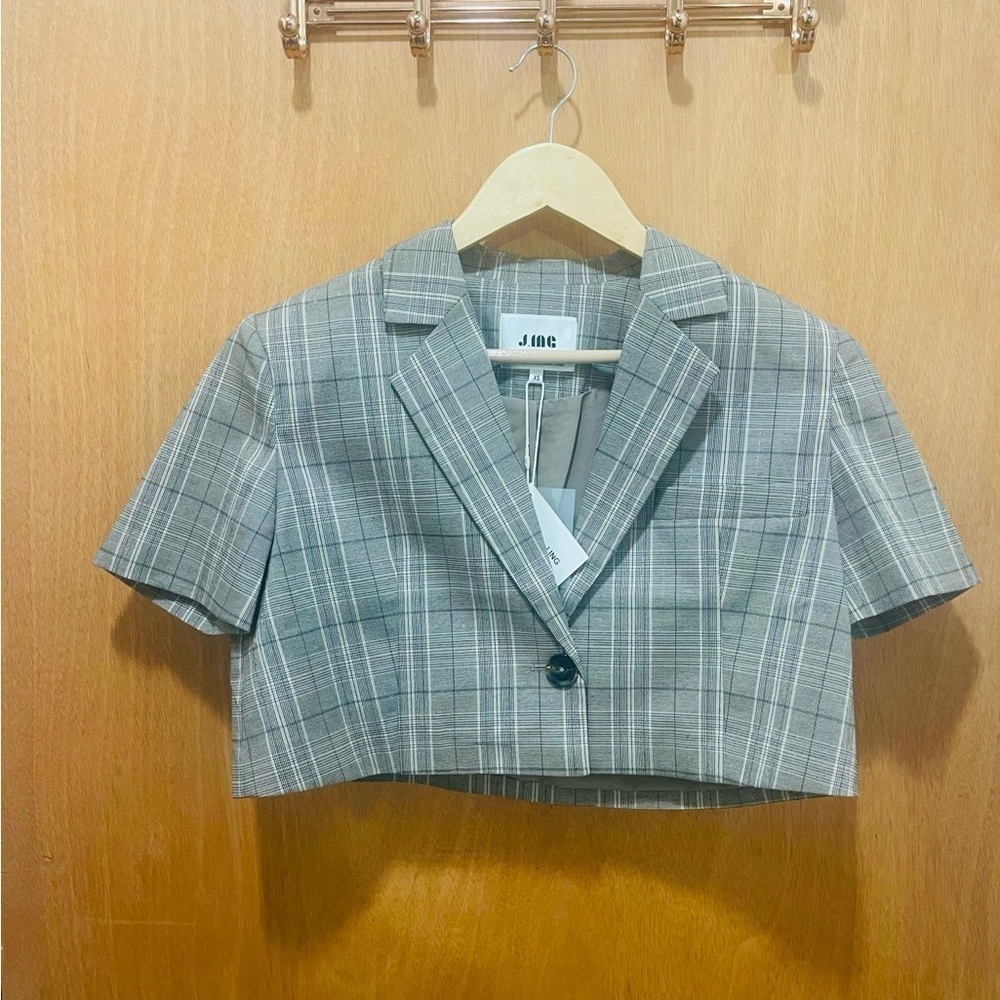 J.ING woman crop top